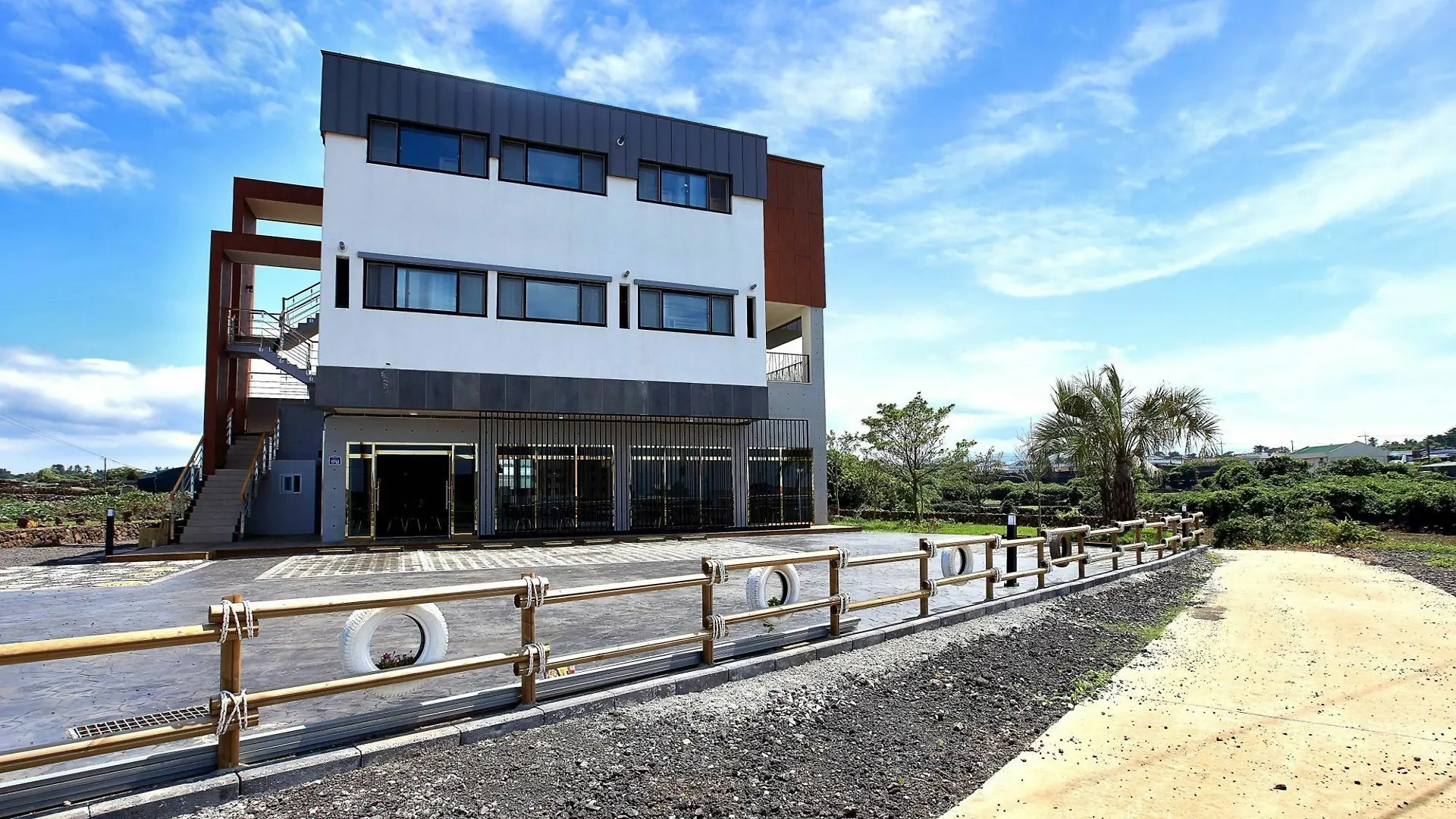 Toggine Bnb Jeju Hotel